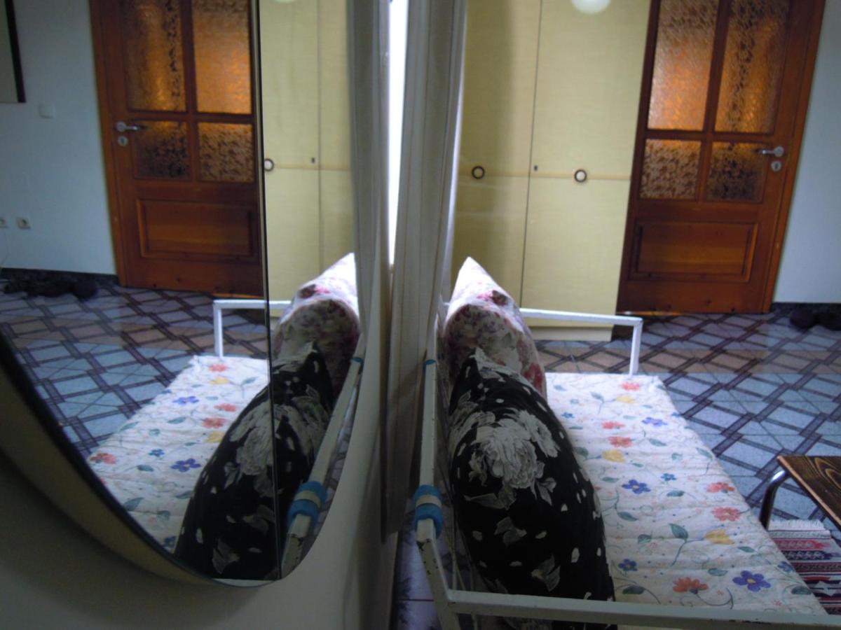 Angie'S Shared Villa Tam Tirana Esterno foto