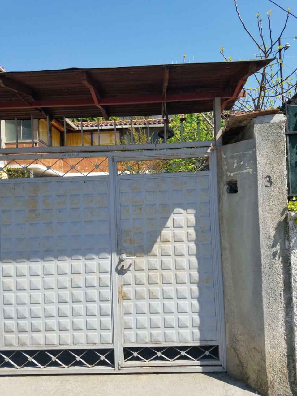 Angie'S Shared Villa Tam Tirana Esterno foto