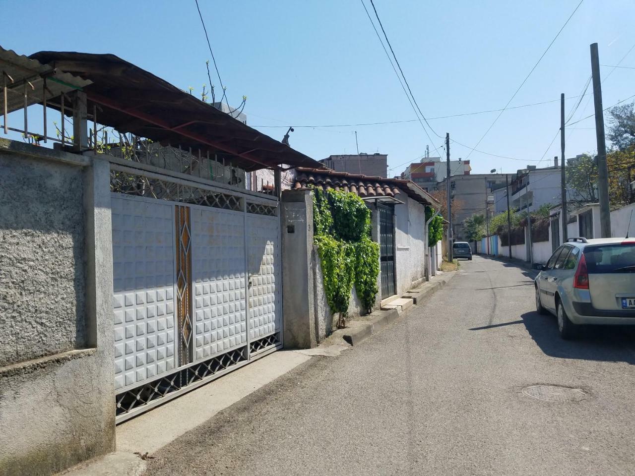 Angie'S Shared Villa Tam Tirana Esterno foto