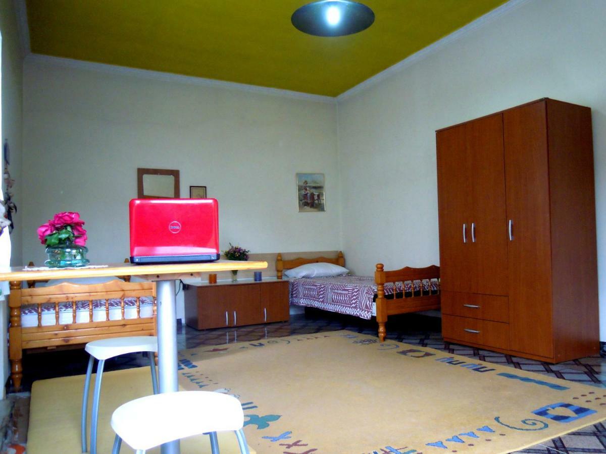 Angie'S Shared Villa Tam Tirana Esterno foto